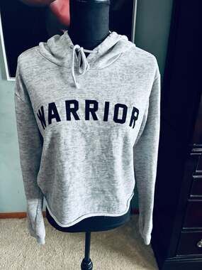 Spiritual Gangster Grey Warrior Cropped Hoodie Women's Size M A421